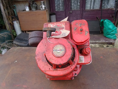 Briggs stratton lawnmower - &,